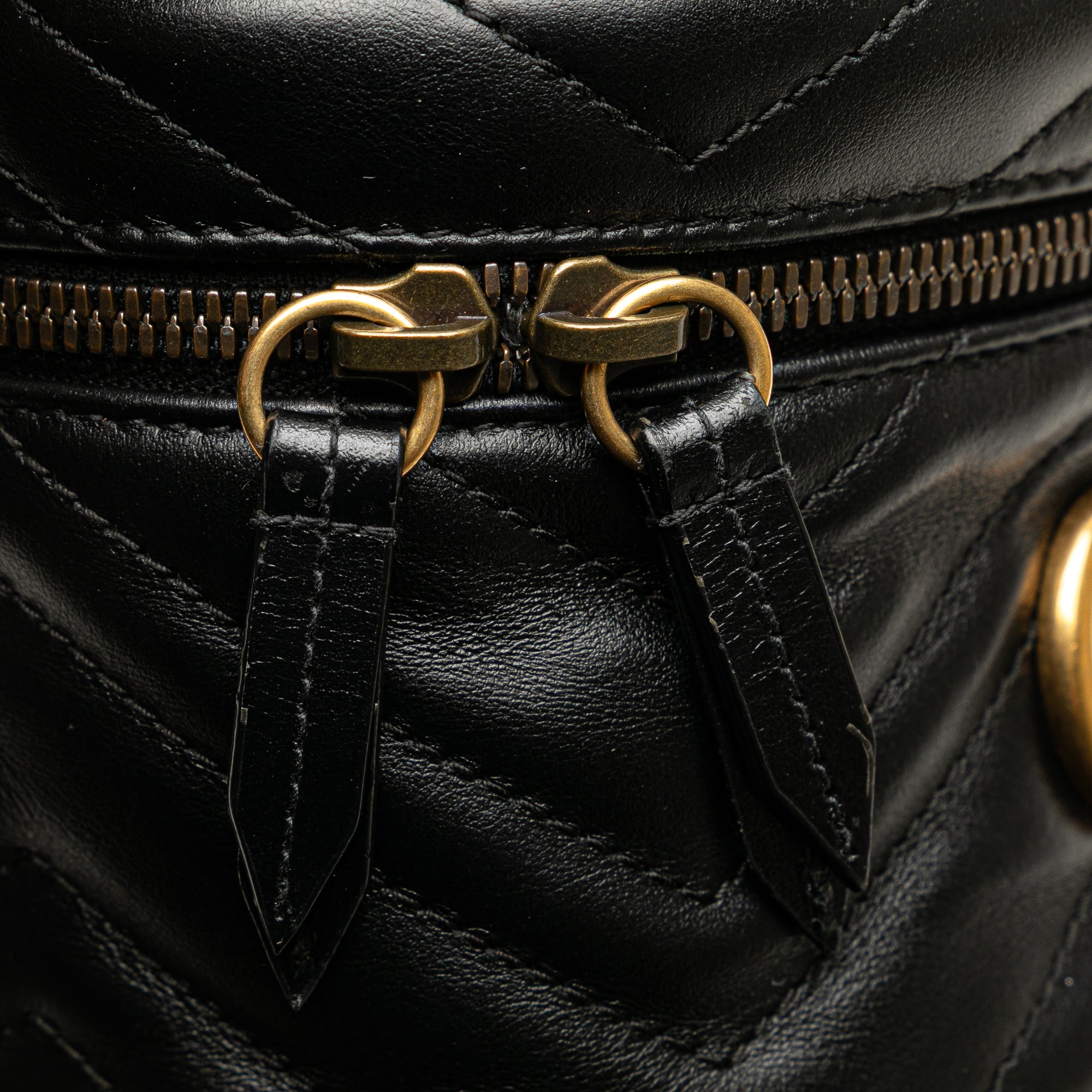 Mini GG Marmont Round Matelasse Leather Vanity Bag