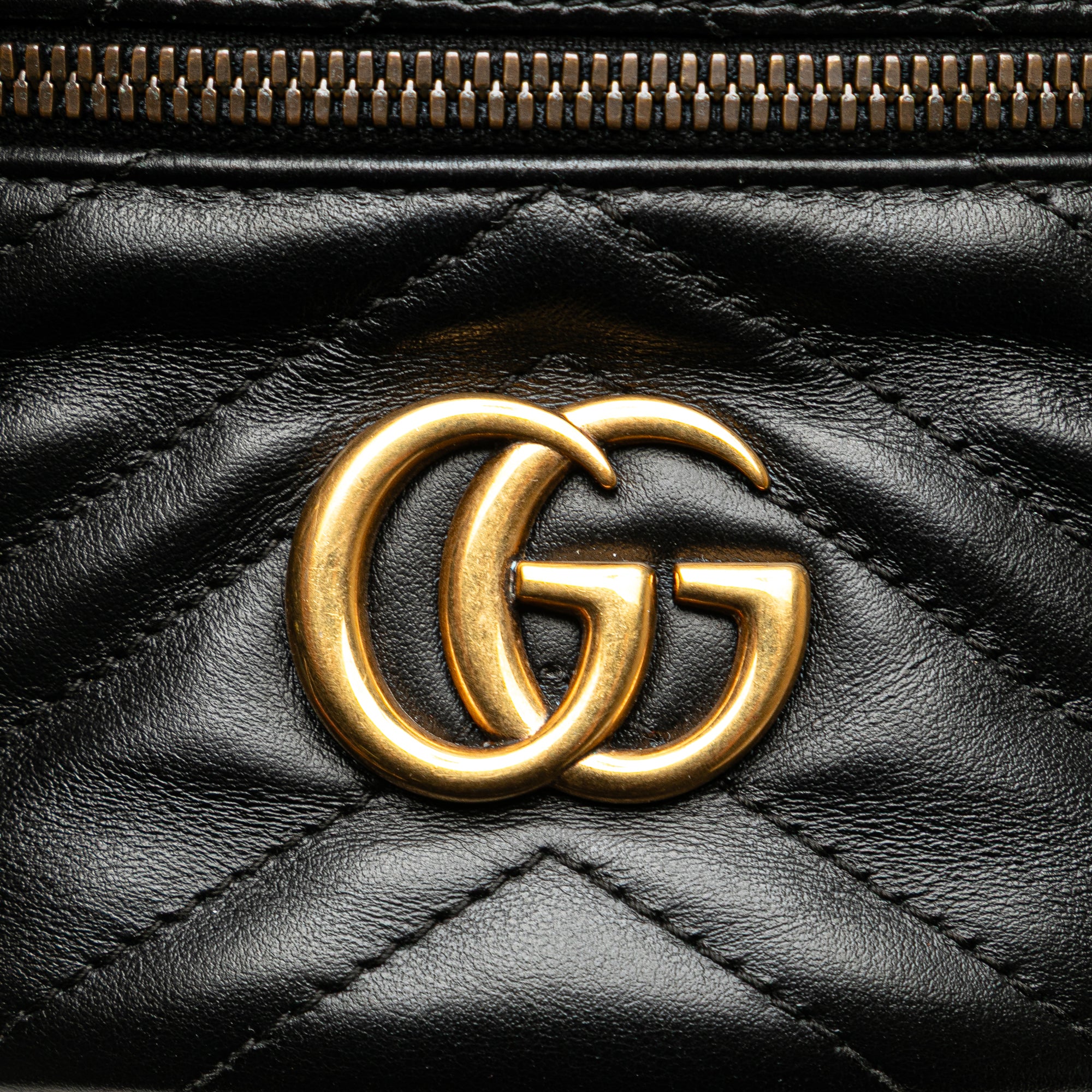 Mini GG Marmont Round Matelasse Leather Vanity Bag