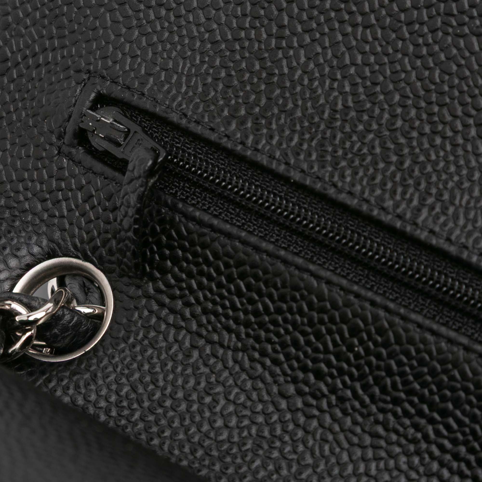 Medium Classic Caviar Double Flap
