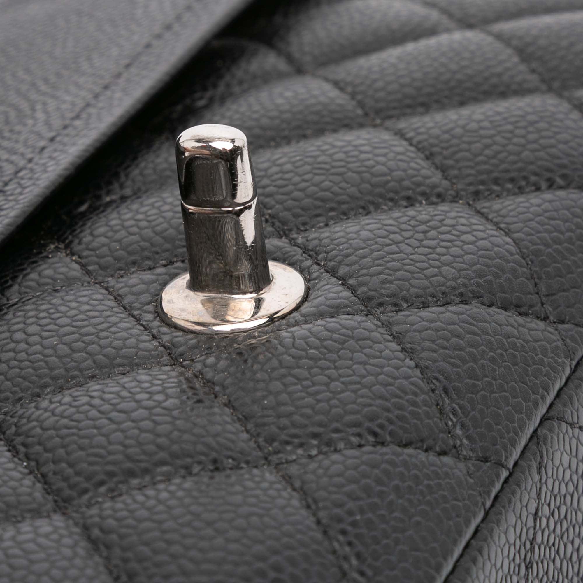 Medium Classic Caviar Double Flap