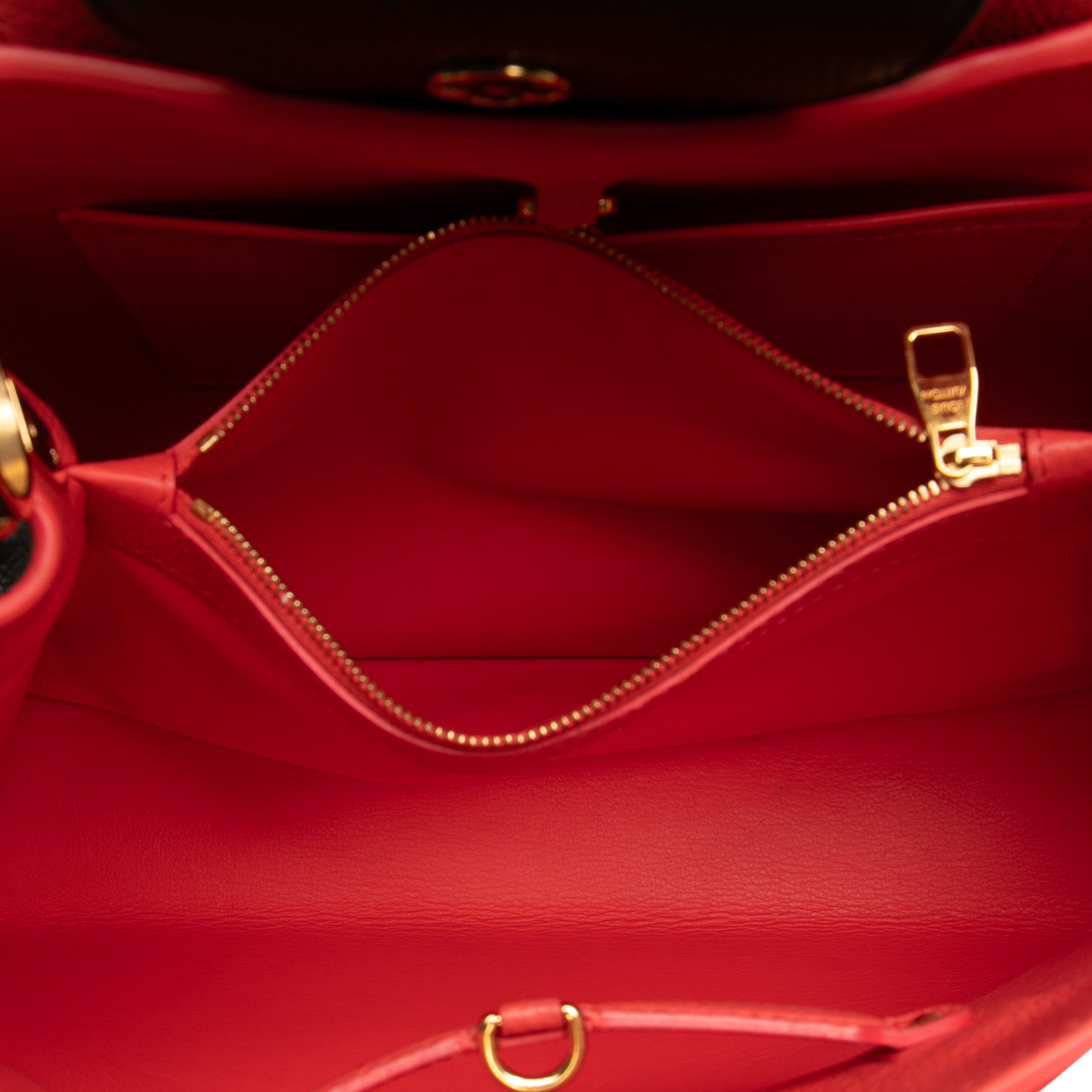 Louis Vuitton Taurillon Capucines MM