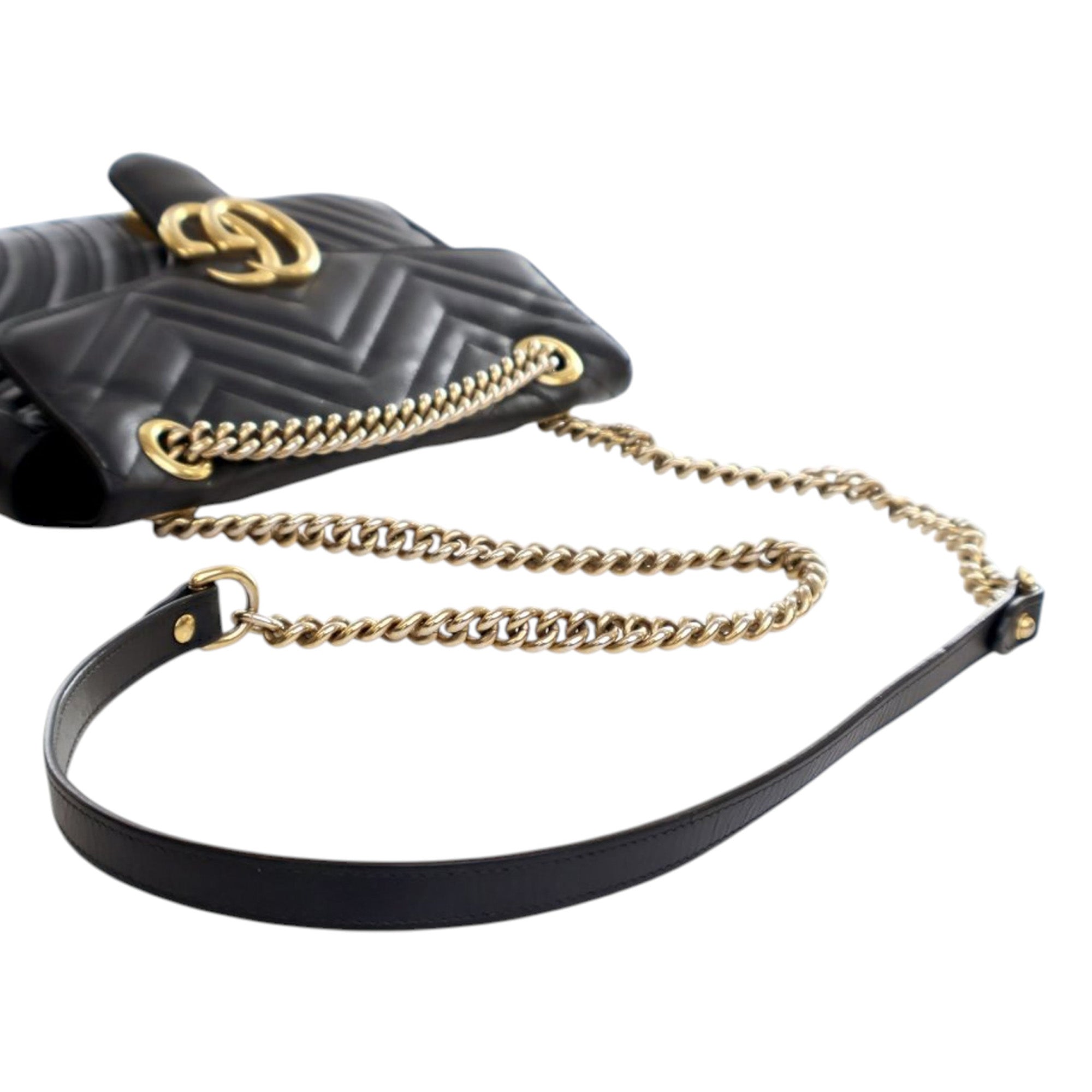 Medium GG Marmont Matelasse Leather Shoulder Bag