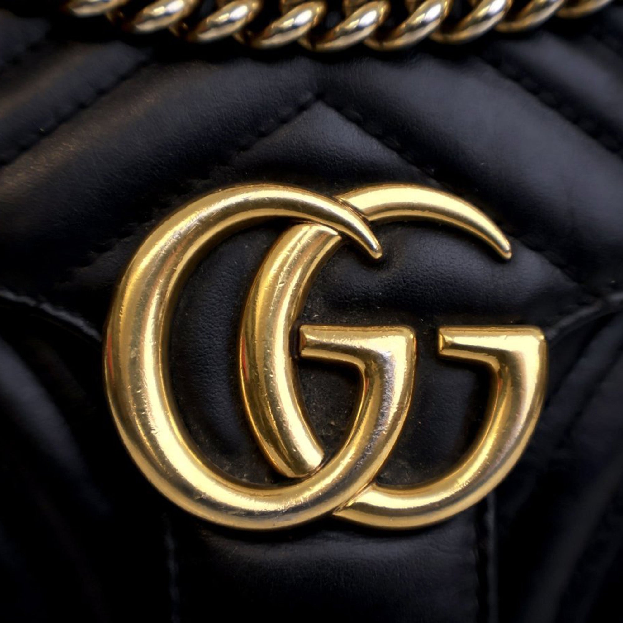 Medium GG Marmont Matelasse Leather Shoulder Bag