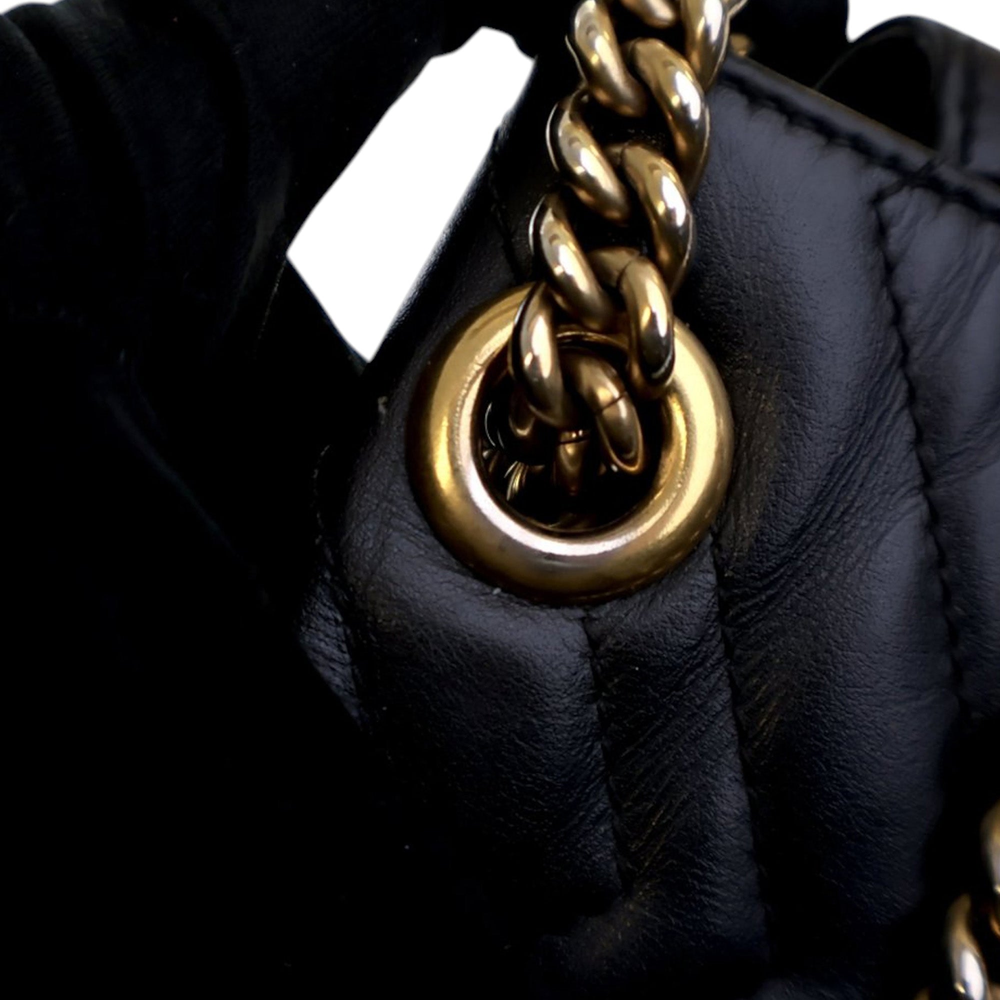 Medium GG Marmont Matelasse Leather Shoulder Bag