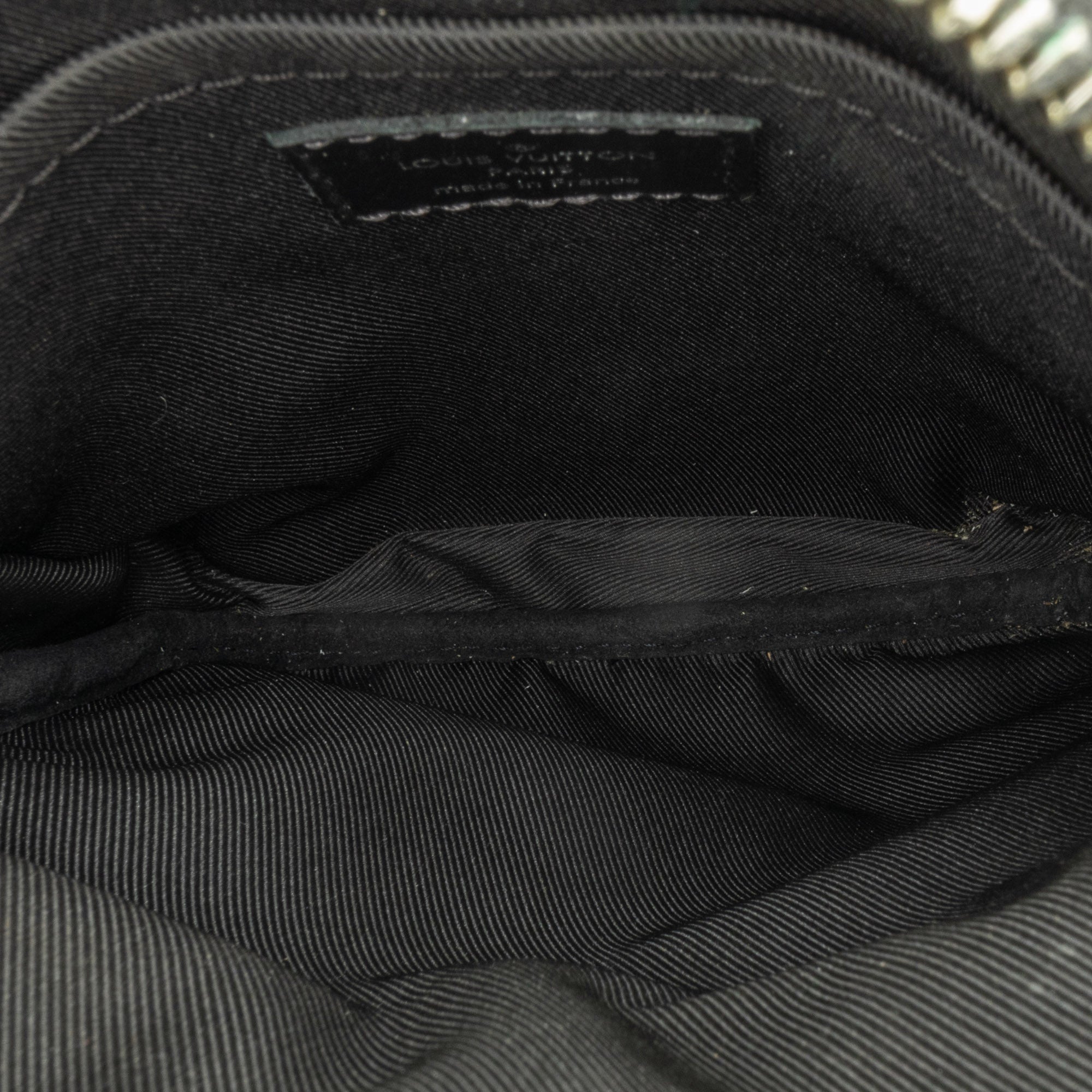 Louis Vuitton Damier Graphite 3D Amazone Sling Bag