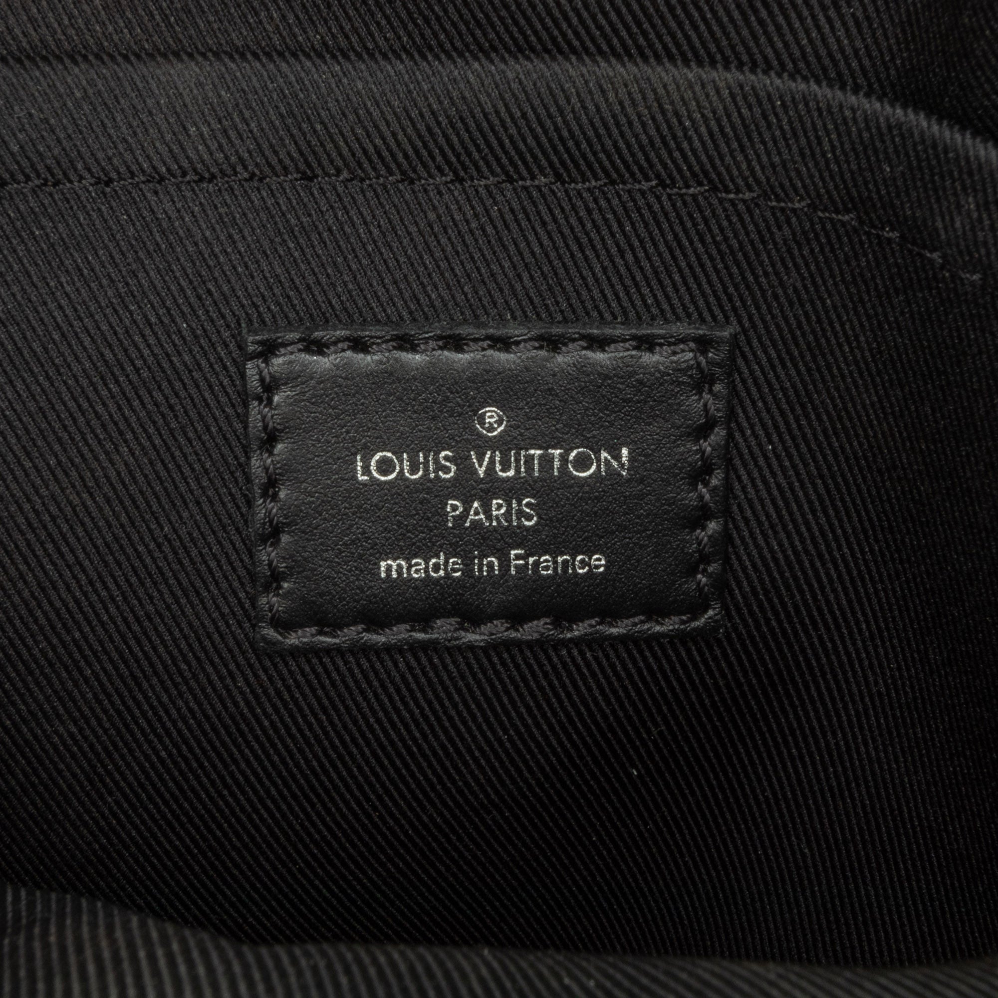 Louis Vuitton Damier Graphite 3D Amazone Sling Bag