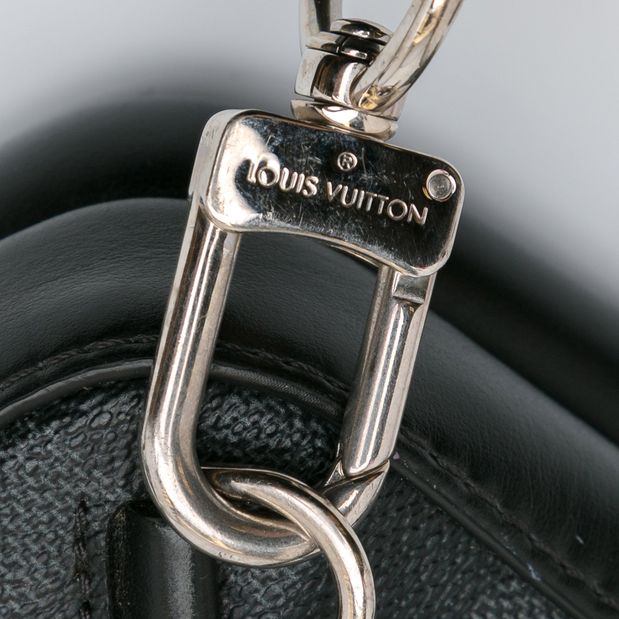Louis Vuitton Damier Graphite 3D Amazone Sling Bag