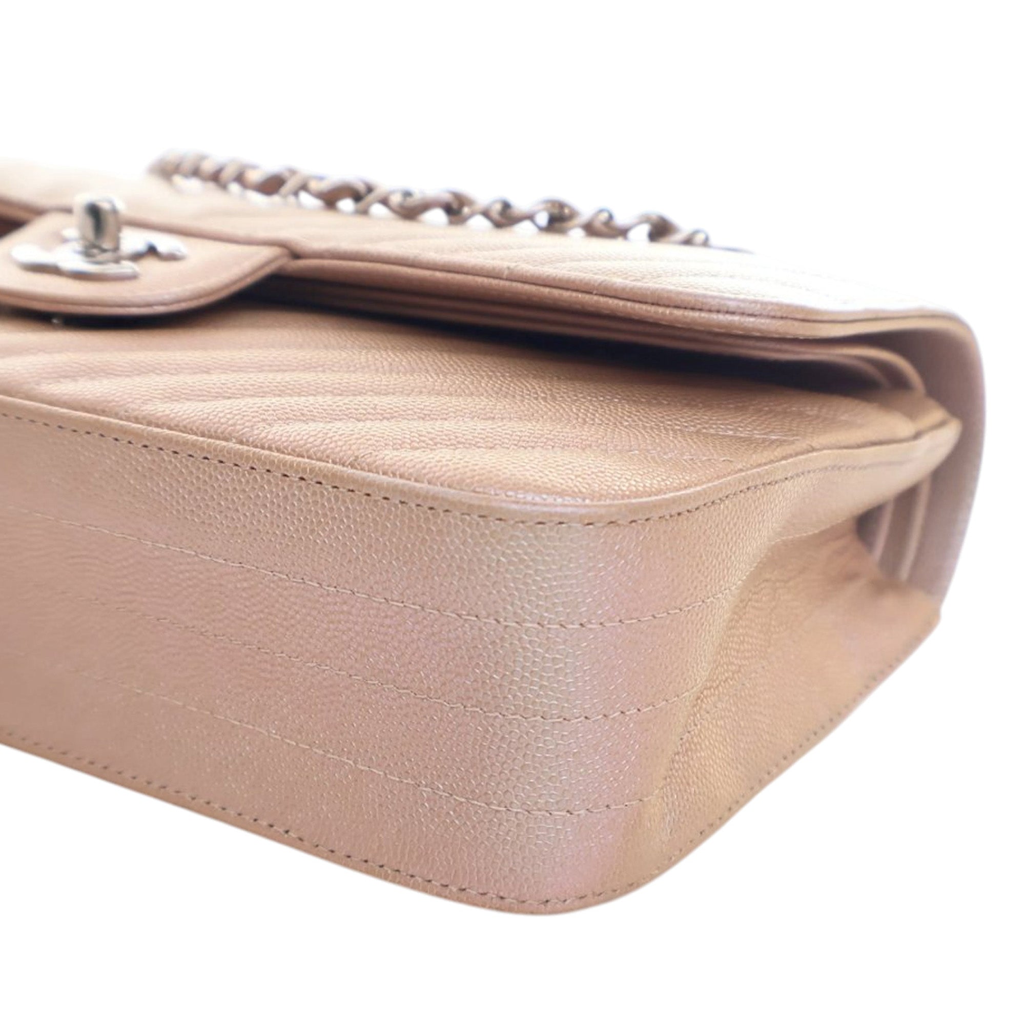 Medium Classic Chevron Iridescent Caviar Double Flap